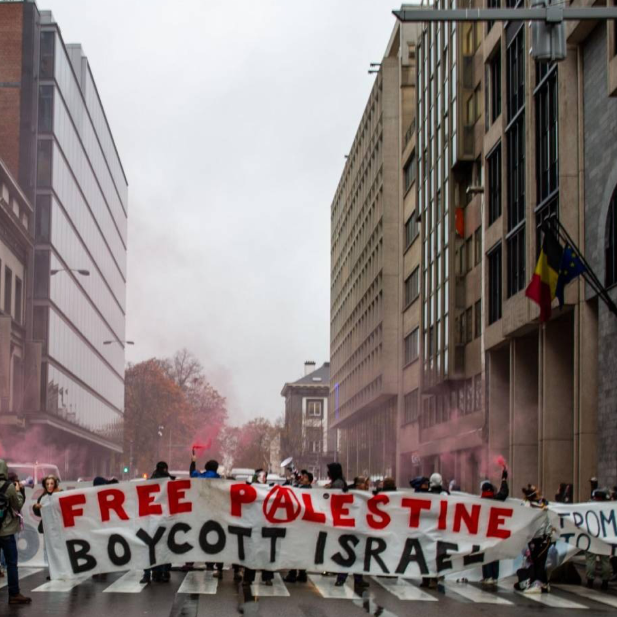 PALESTINE. Une centaine de/des militant·es bloquent la rue Belliard pour dénoncer l’inaction de l’UE